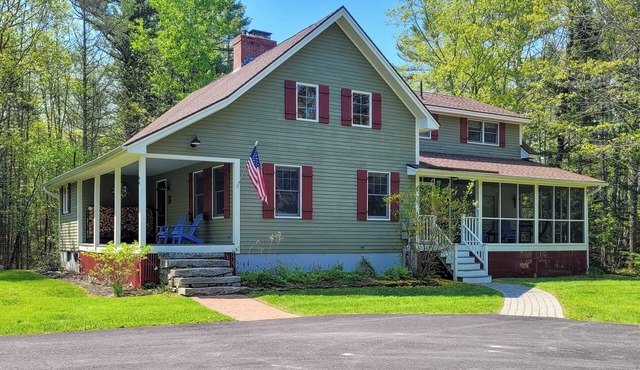 Heron's Perch Beautiful Pondside Home with Screened Porch