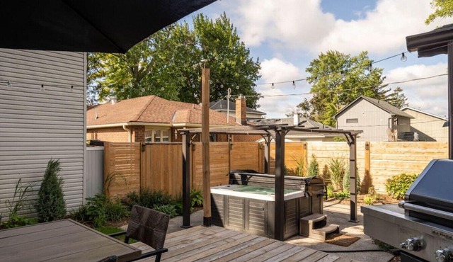 Hidden Lakeside Gem I Hot Tub, Private Dock & Gym