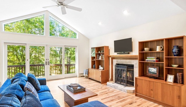 Highland Ridge House with Game Room & Large Deck