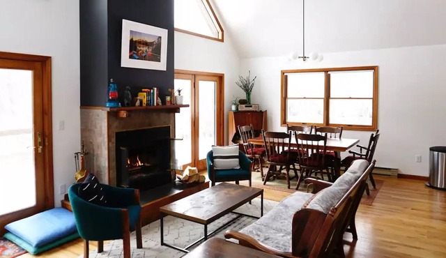 Hillside Hideaway: fireplace + 5 mins to Belleayre in Fleischmanns