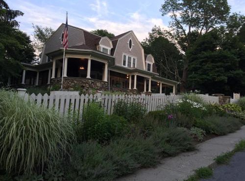 Hilltop House Bed & Breakfast
