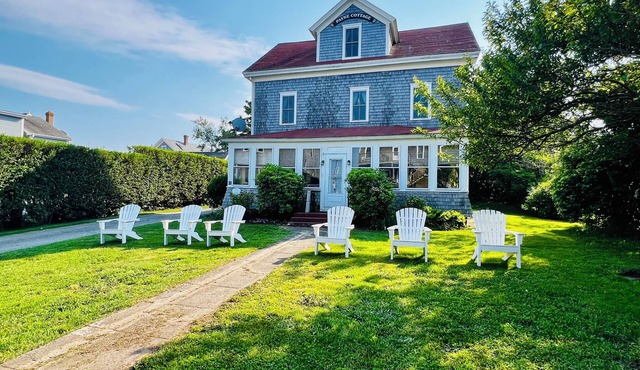 Historic 7-bedroom home in the heart of downtown in private setting,Pet friendly