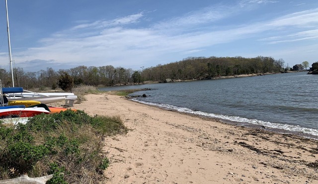 Historic cottage 100 yards from private beach on private compound