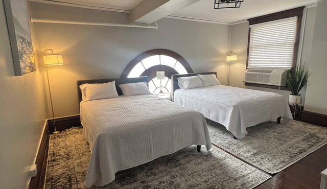 Historic Downtown Apartment steps from WVU & eats