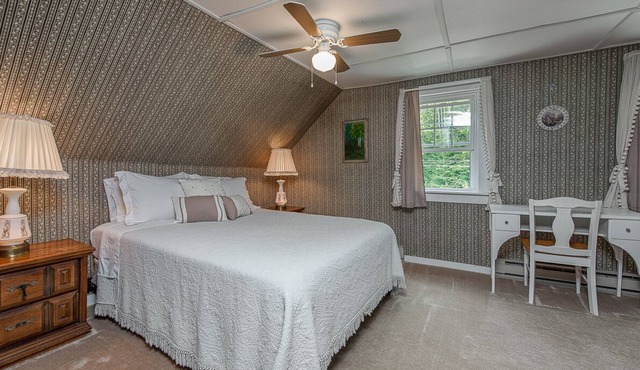 Historic Farmhouse in White Mountains Close to great trails