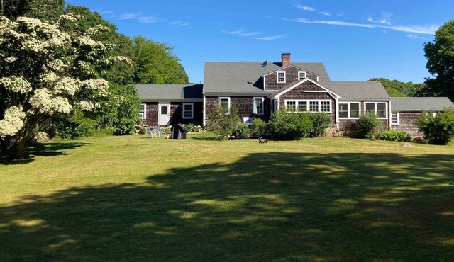 Historic Farmhouse Sanctuary Trails Walk to Shore Pickleball 6 acres