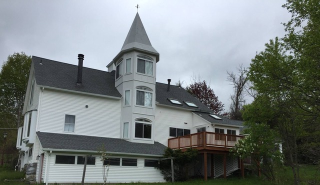 Historic Lenox 5 BR 5 BA renovated luxury house on 6 acres Minutes to Tanglewood