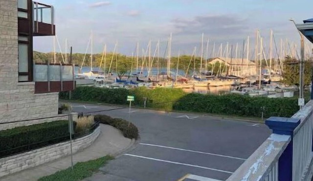 Historical Waterfront King George Inn 8