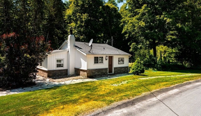 Hockley Valley Cozy Cottage with Waterfront Access!