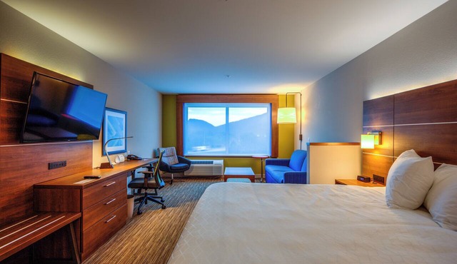 Holiday Inn Express & Suites Reedsville - State Coll Area by IHG