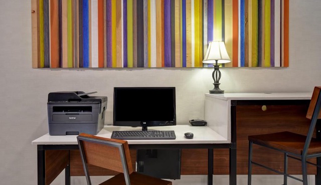 Holiday Inn Express & Suites Allentown-Dorney Park Area by IHG