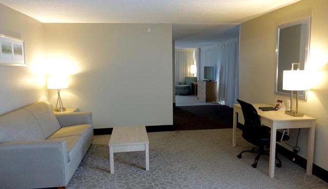 Holiday Inn Express & Suites Oshawa Downtown - Toronto Area by IHG