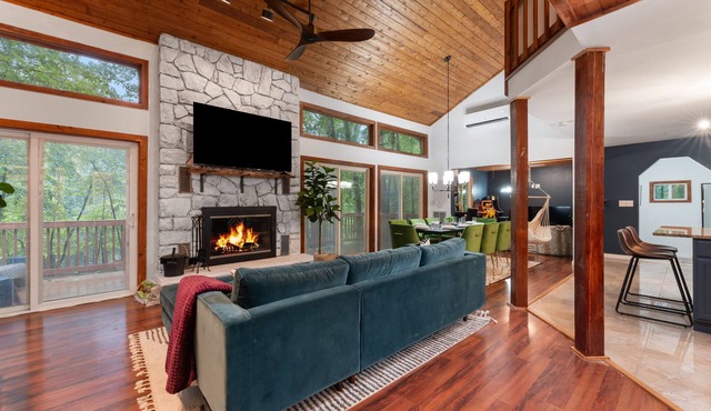 Hot Tub, Fire Pit, Games! Poconos Private Retreat