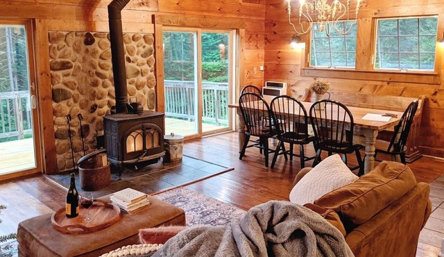 Hot Tub & Game Room - Ski Mt. Snow/Stratton
