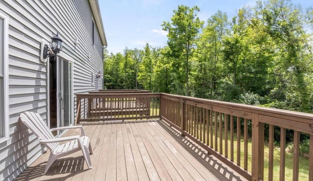 Hot Tub! LRG Home! Sleeps 16!Near Ithaca! Dogs OK