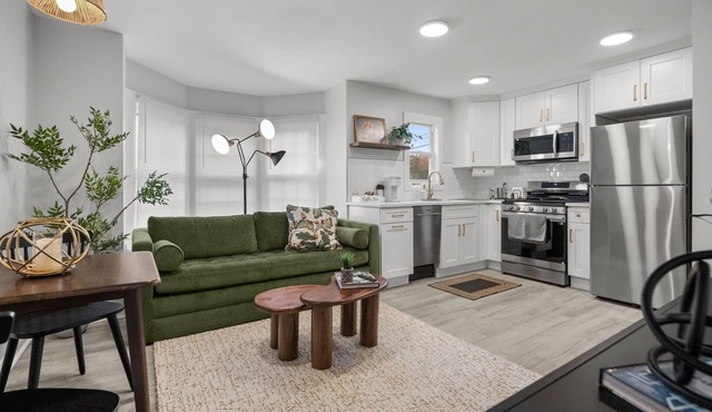 House in Clinton, CT - Breeze Unit - Charming Furnished Boutique 1BR