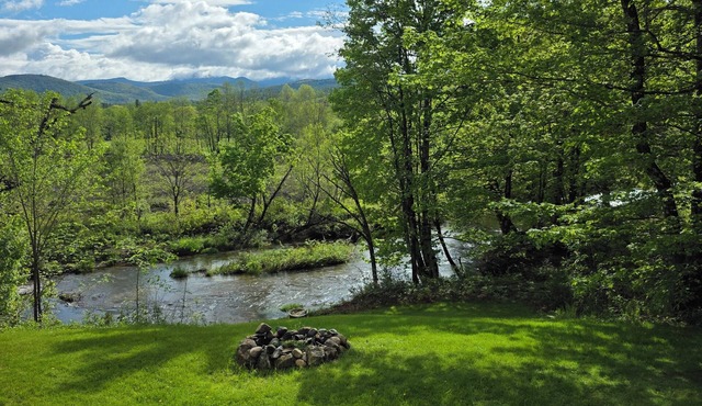 Hubbard Brook Getaway - King Bed - Mountain Views