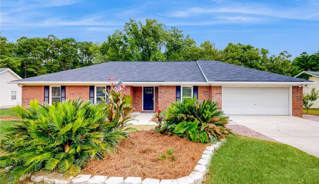 Huger Haven | w/Fire Pit & Deck - Near Savannah in Rincon