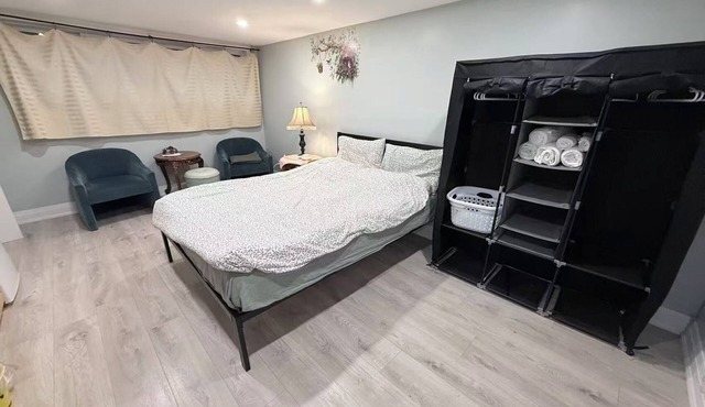 Ideal Bachelor Suite For Couples/Singles in Aurora