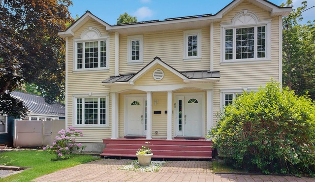 Ideally Located Home w/Deck, WiFi & Washer/Dryer - Walk into Town & Acadia