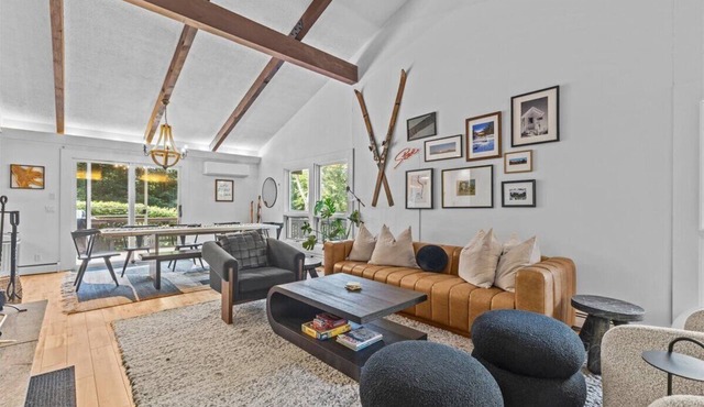 Impeccably Designed 3BR Stowe Woods Retreat