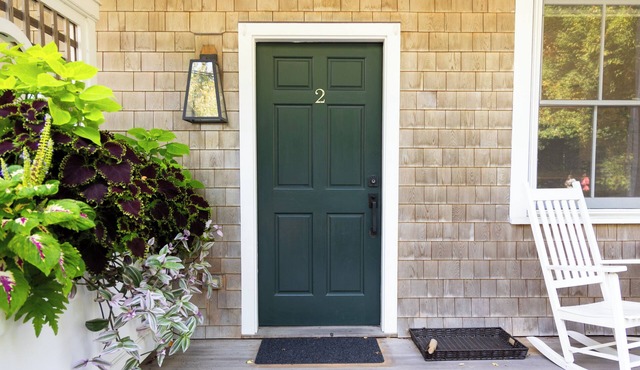 IN TOWN! Charming 1-bedroom condo in downtown Edgartown
