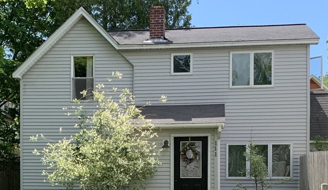 In-Town, Residential & Quiet, Walk to Shops, Ocean and Walk & Bike into Acadia!