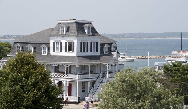 Inn at Old Harbor