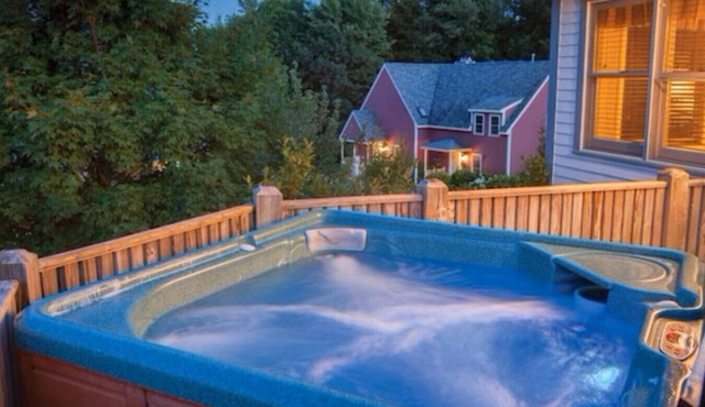 Inviting Condo w Hot Tub & Fireplace
