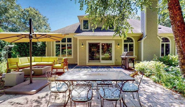 Inviting home with charming outdoor area & firepit - short drive downtown