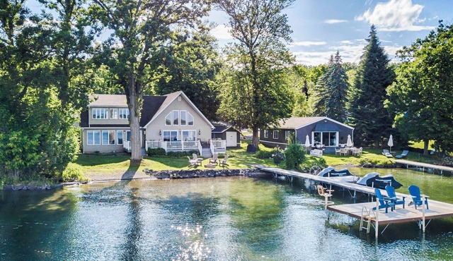 Island Vista: Serene Lakefront Luxury on Canandaigua Lake!