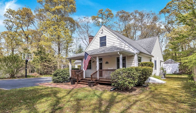 Jenkins Pond Beach Access, Basketball Hoop & Grill | Bright Cape Cod Retreat near Jenkins Pond in Falmouth. Parking, Modern Retreat with Outdoor Space, 24 Hour Hospitality