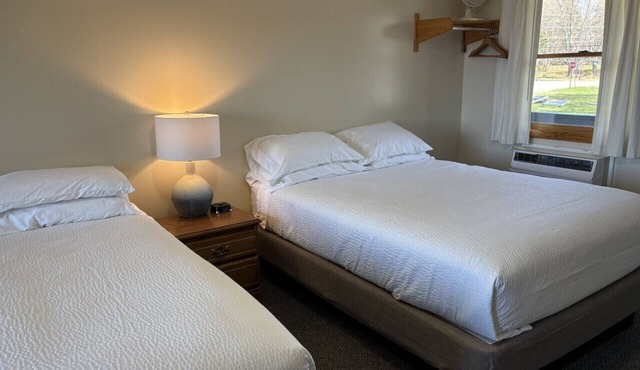 Juniper Motel*Double Queen*RM17*Pet Friendly*Dock*ATV Access*Waterfront