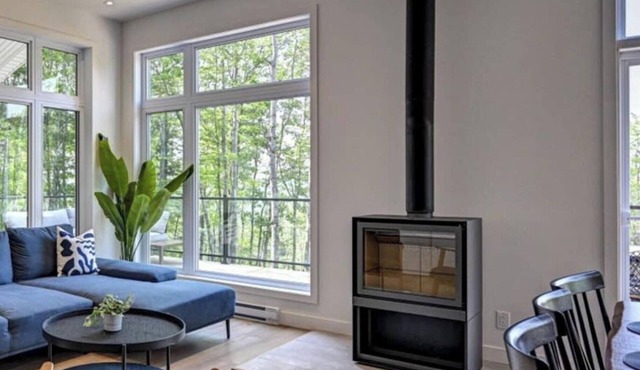 Kensho - Nature Escape, Hot Tub & Fireplace in Sainte-Béatrix