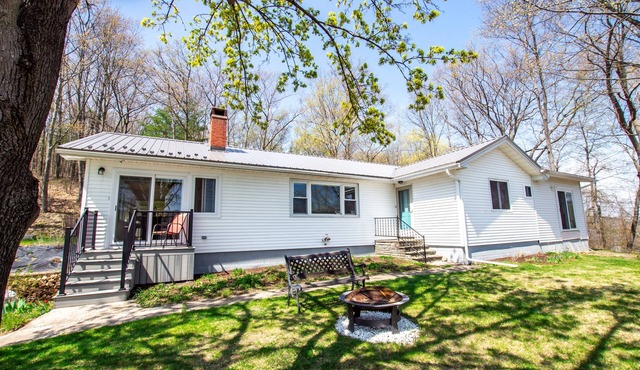 Keuka Lake Retreat with Lake Front and Land! Close to Penn Yan and Hammondsport!
