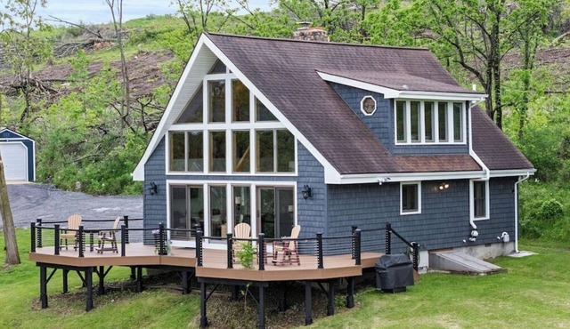 Keuka Vines: 3 bedroom A Frame home overlooking Keuka Lake