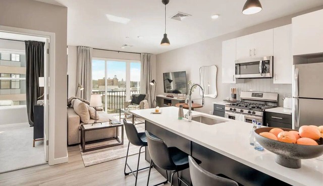 King 1BR Apt w/Cozy Den & Luxury Amenities