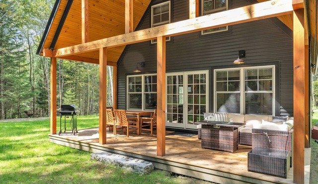King Beds, Game Loft, Indoor & Outdoor Fireplace Near Burke Mnt/Kingdom Trails