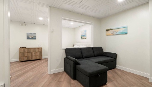 King Jacuzzi Suite | The Beachside Co. #9
