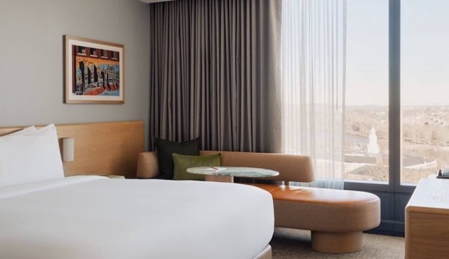 King Room | The Atlas Hotel | 0.4 Miles to Harvard Stadium