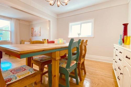 KingstonStays Happy House, Free Parking, Downtown
