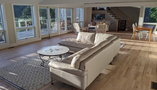 Knockout Modern, open water views, walk 2 beach