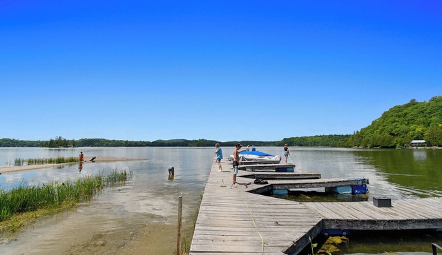 Lac Heney 3BR w/Boat Launch Fishing-Friendly Cozy & Updated