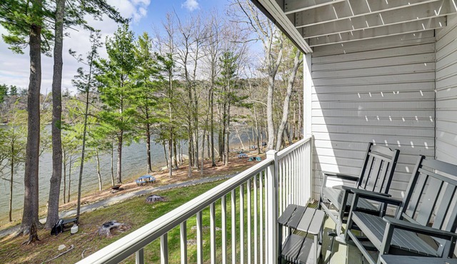 Lake & Boat Slip Access! Family Condo in Greentown