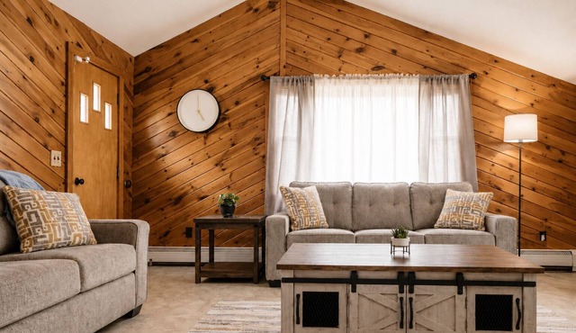 🌊 Lake Erie Retreat | Views, Beach Walk & Sleeps 8