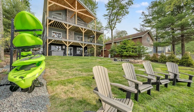 Lake Front Livin by PMR, 8BR Lakefront, Private Beach & Dock, Sleeps 26