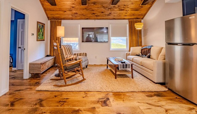 Lake George Luxury Cabin (2 bed/1 bath)