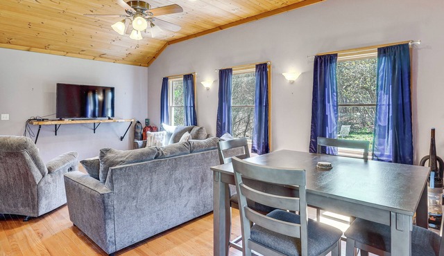 Lake, Golf & More! Getaway in Center Barnstead