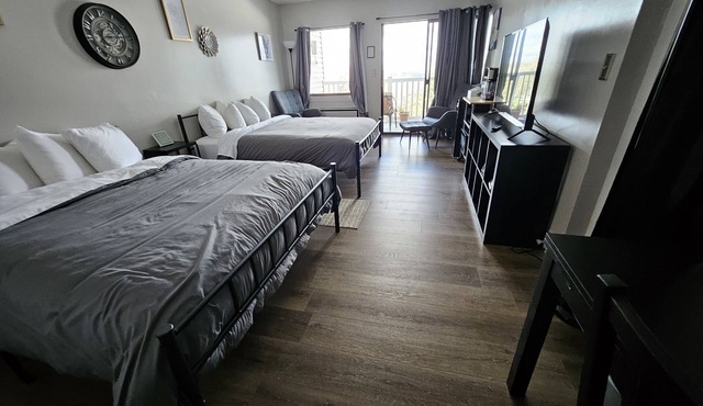 Lake View Cedar Lodge Room w/Private Balcony