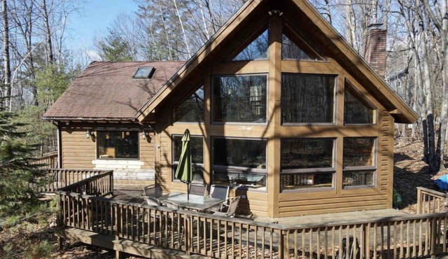 Lake Winnipesaukee, Suissevale Modern Cabin